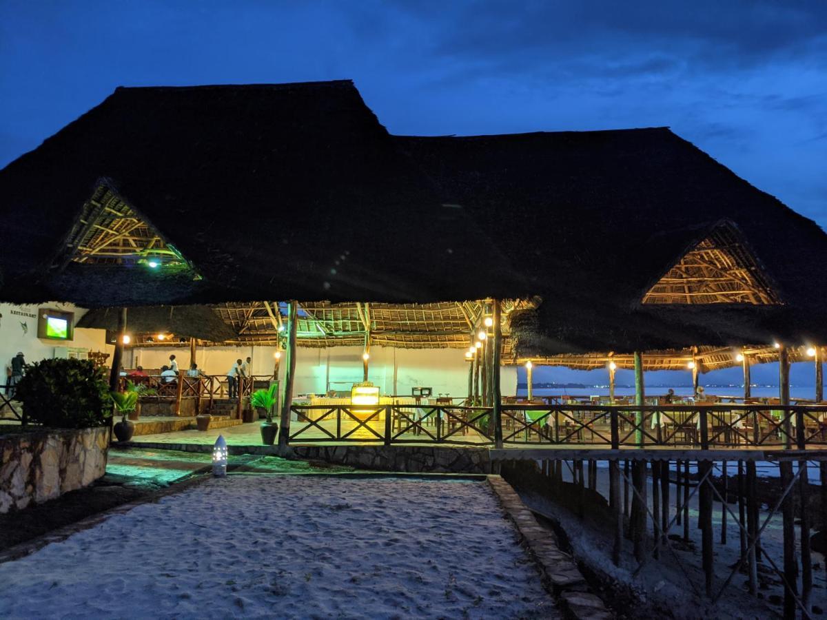 Amaan Ocean Hotel Kihinani Bububu ภายนอก รูปภาพ