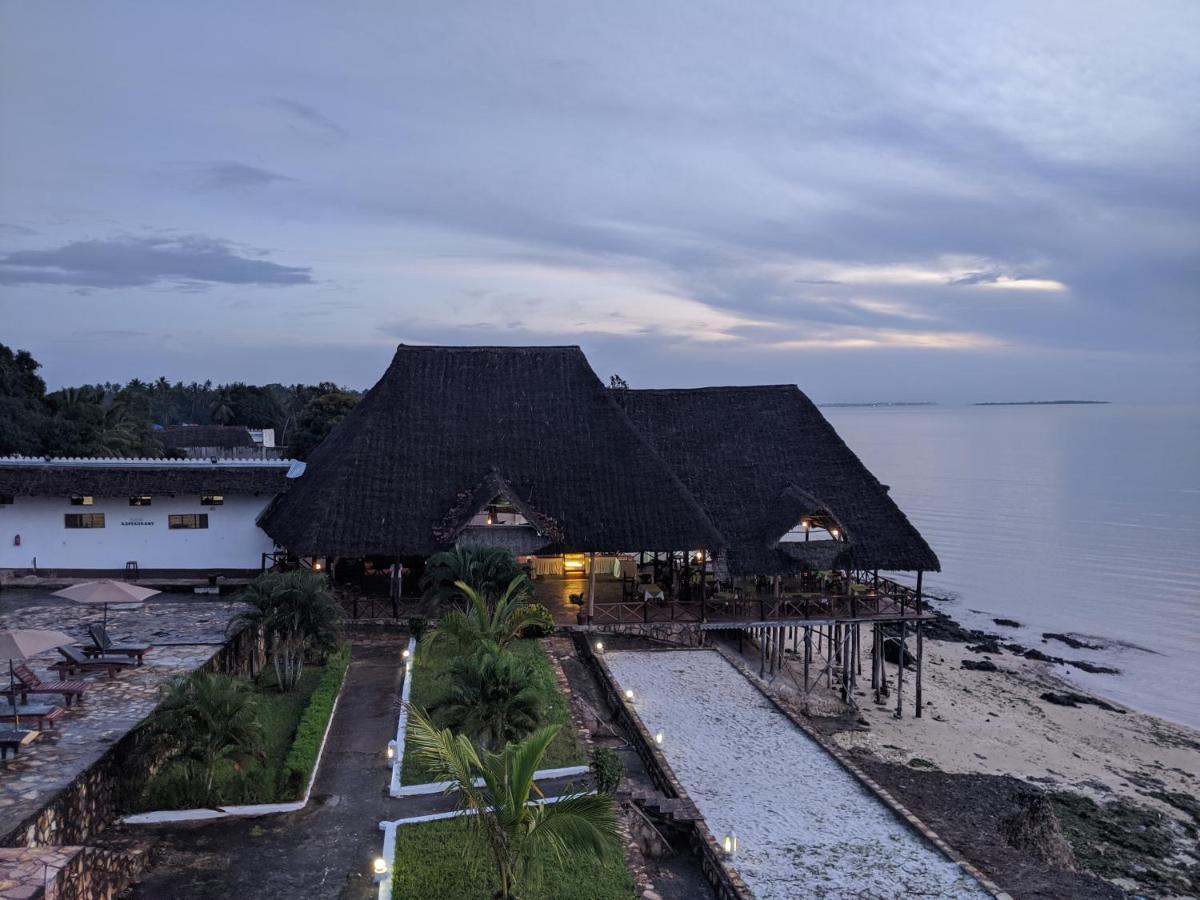 Amaan Ocean Hotel Kihinani Bububu ภายนอก รูปภาพ
