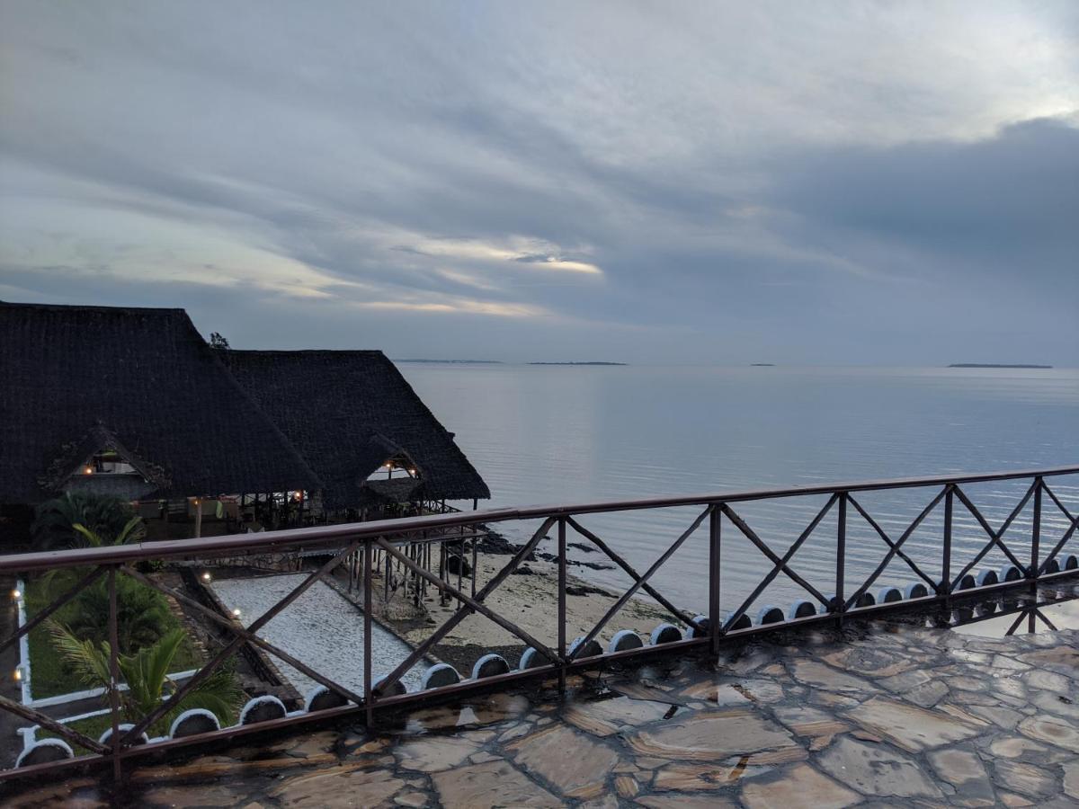 Amaan Ocean Hotel Kihinani Bububu ภายนอก รูปภาพ